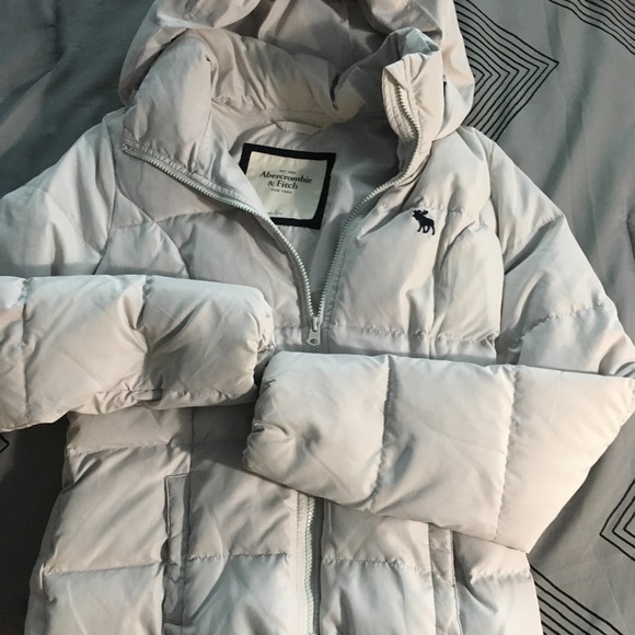 Abercrombie & Fitch Jackets & Blazers - A&F Puffer jacket 🖤🖤🖤 soft & warm….. feels like a warm hug 🤗